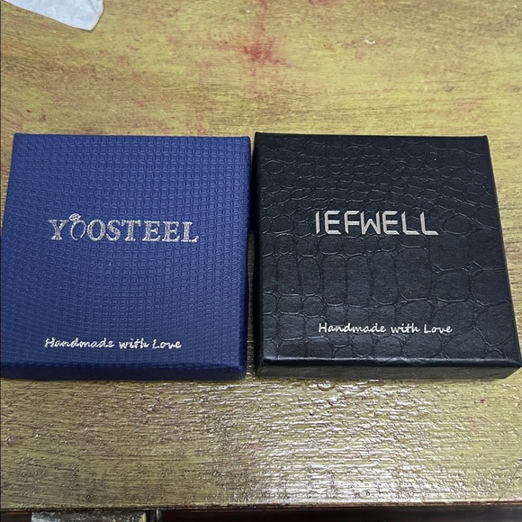 Gold Tone Jewelry Set “R” - Picture 8 of 8